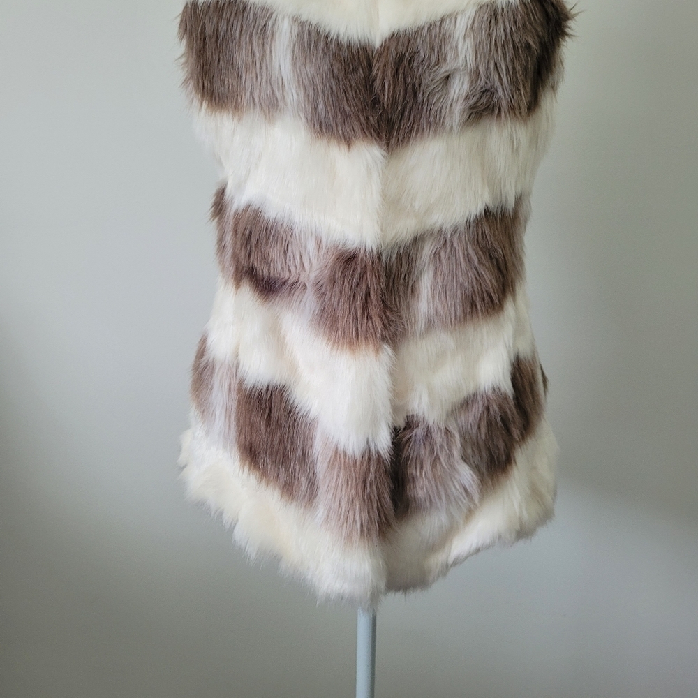 White House Black Market Faux Fur Chevro Striped Vest in brown and white Size SP - Picture 6 of 16